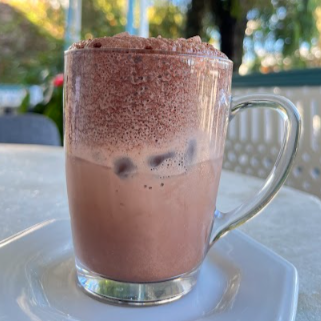 Leite com chocolate gelado