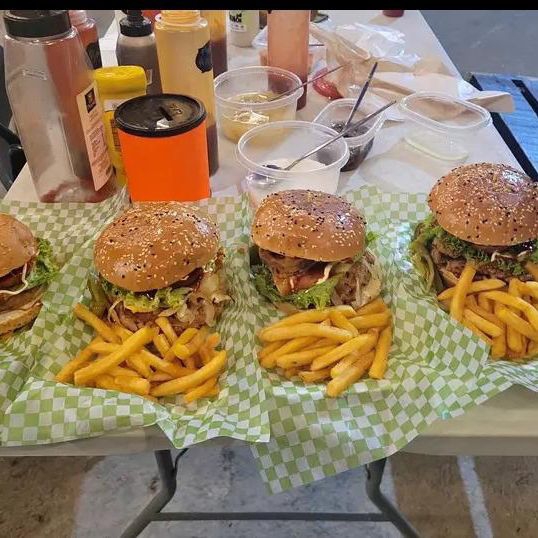 Hamburguesas hot dogs y papas