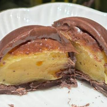 Trufa doce é um bombom cremoso feito à base de ganache (chocolate e creme de leite), tradicionalmente revestido com cacau em pó, castanhas ou uma casquinha de chocolate
