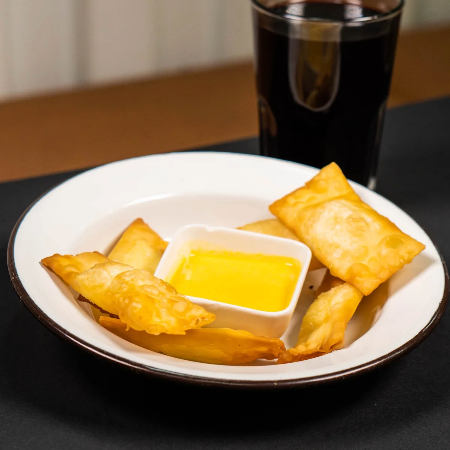 Tequeños de Queso con Salsa a la Huancaína