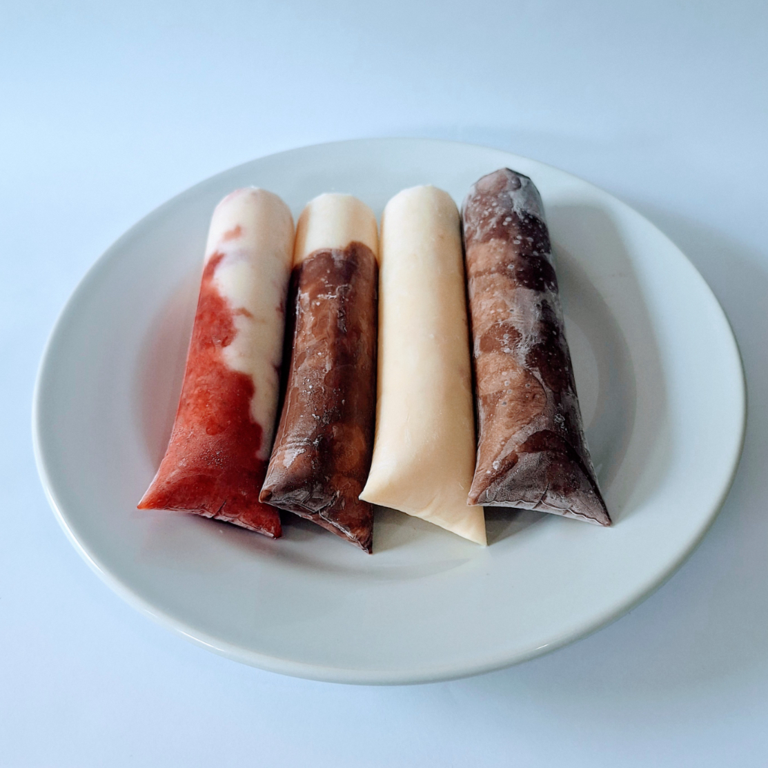 4 geladinhos gourmet sortidos de acordo com a disponibilidade no momento. Se quiser escolher sabor enviar nos comentários que vamos analisar.