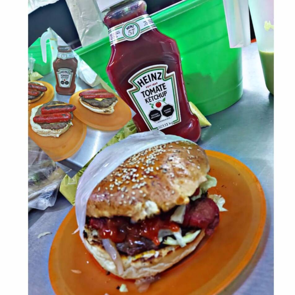 Combo-3 Salchiburgers + Orden Papas