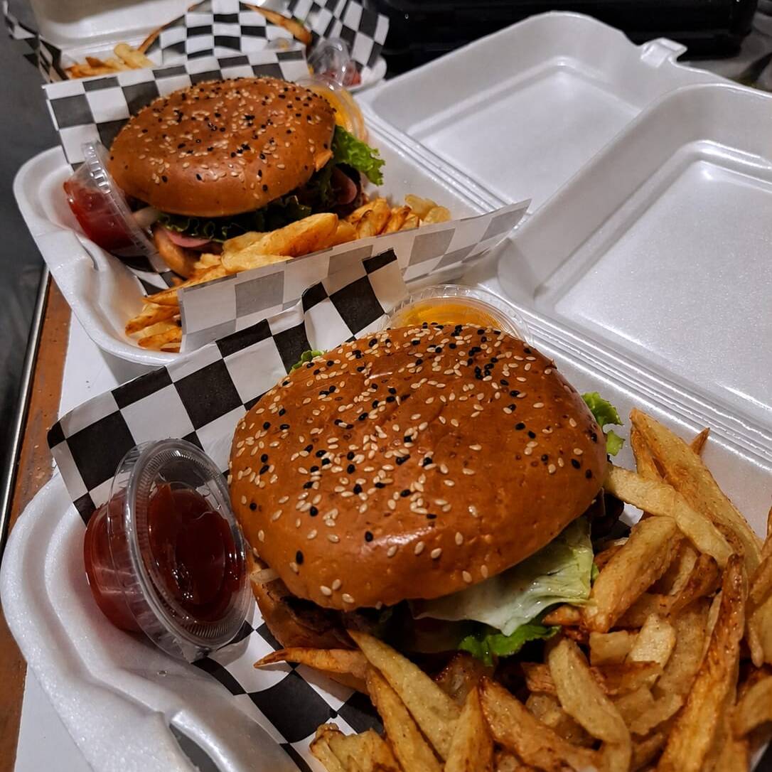 2 hamburguesas clasicas con papas