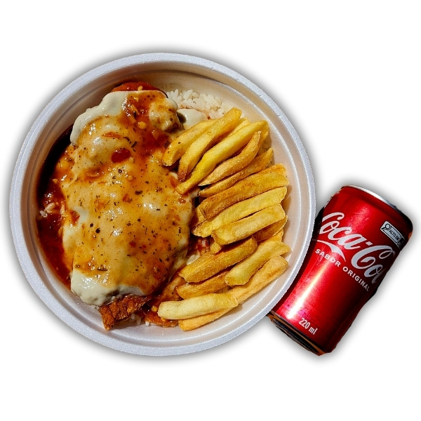 Parmegiana de frango com molho e queijo derretido, arroz soltinho, fritas douradas e Coca-Cola 220ml pra completar!