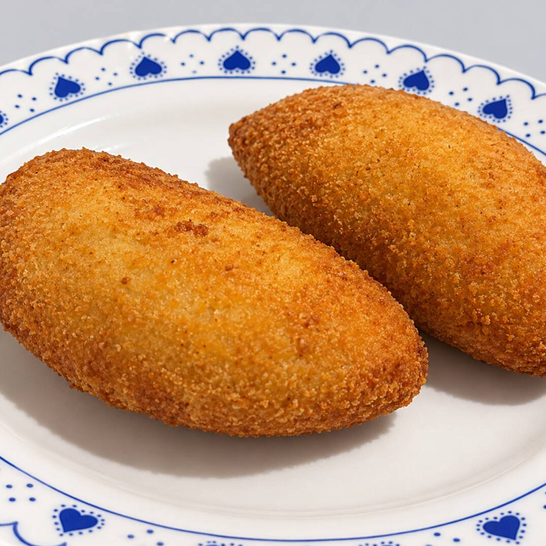 Pastel crocante e douradinho, recheado com carne bem temperada.