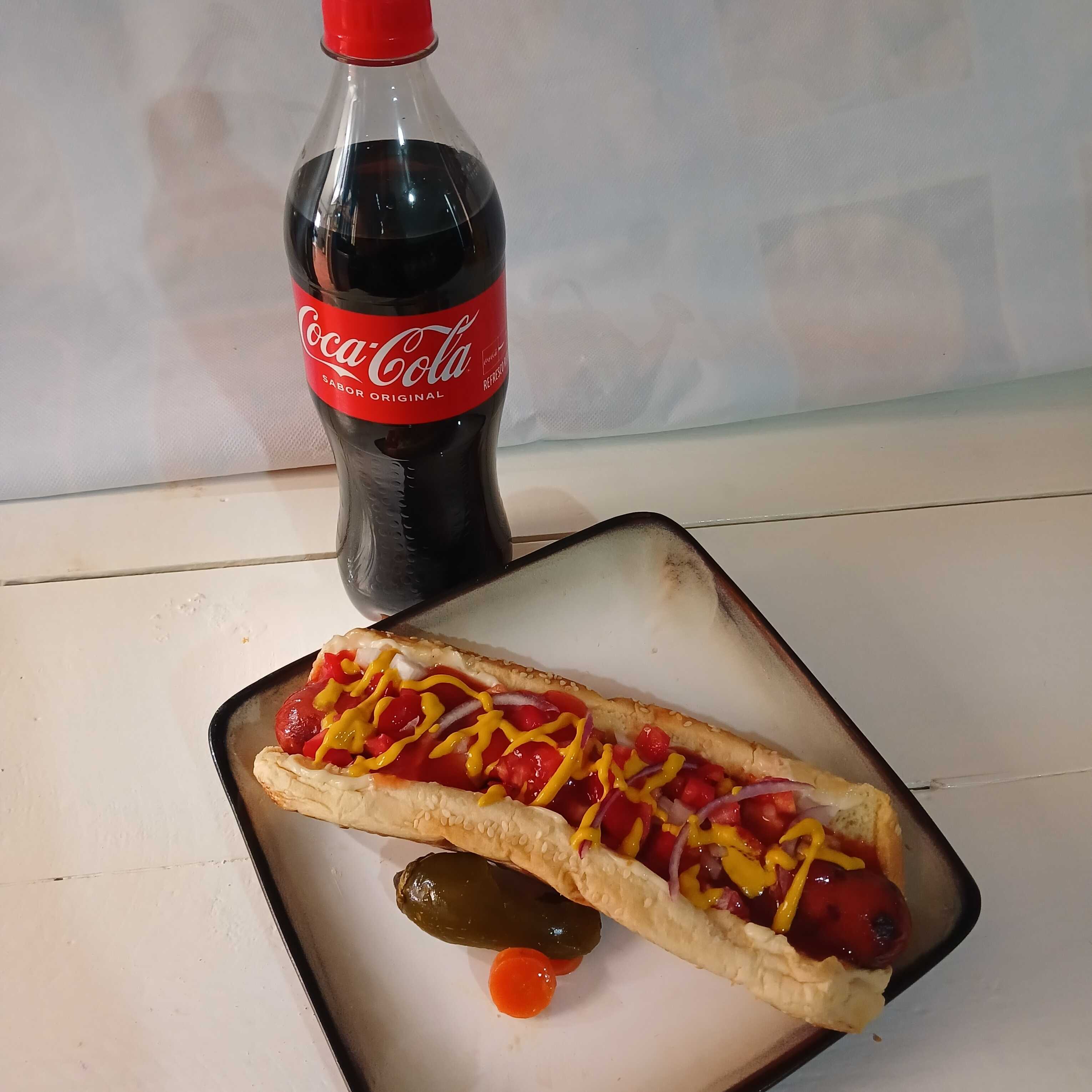 Combo Hot Dog Gde y Coca Cola 600Ml
