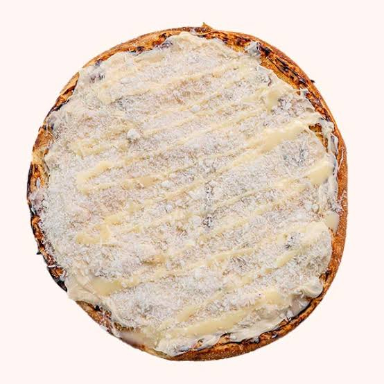 Mussarela, coco ralado e leite condensado.