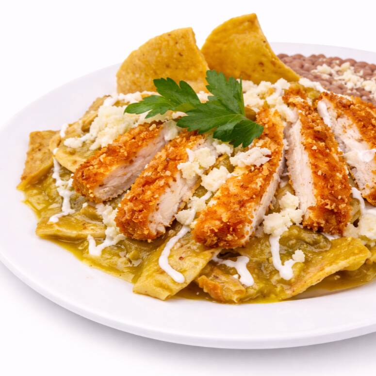 Chilaquiles Verdes con Milanesa de Pollo