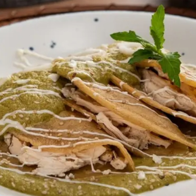Enmoladas verdes de pollo