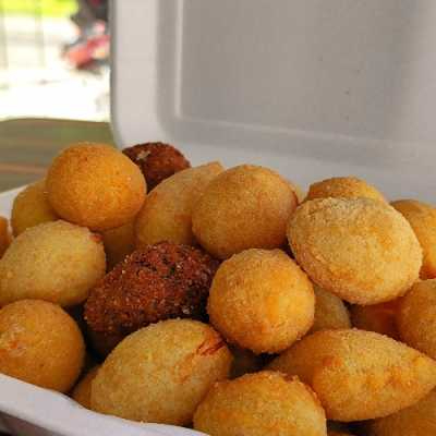 Escolha até 5 tipos de salgadinhos fritos para montar o seu combo. Nessa opção você leva muitos salgadinhos por um preço imperdível!