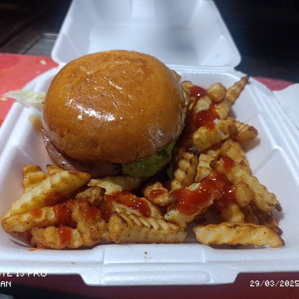 Hambuerguesa con Hotdog y Papas