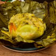 Tamal Tolimense más Chocolate Pan y Arepa