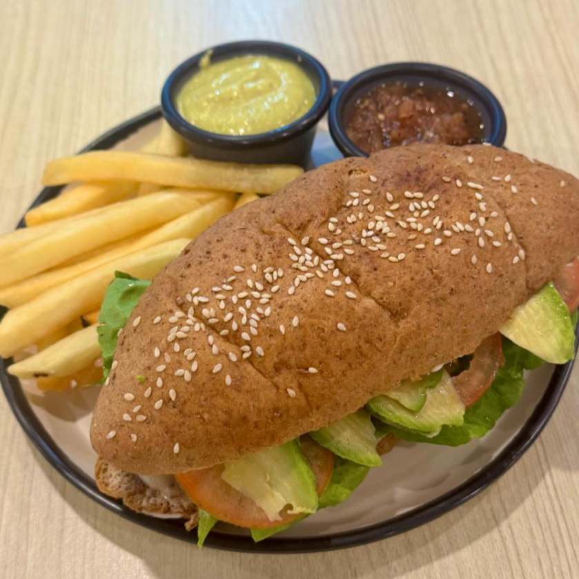 Sandwich de Pollo Grillado con Papas
