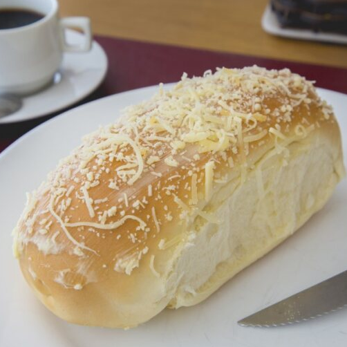 Brioche macio e fofinho, com leve toque adocicado e aroma amanteigado irresistível.