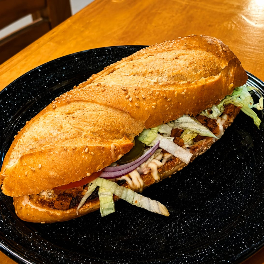 BAGUETTE DE CHILAQUILES ROJA