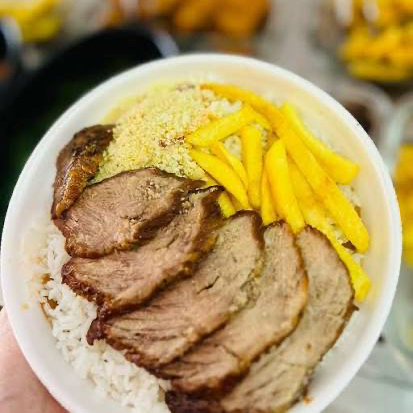 A proposta dessa feijoada é oferecer uma feijoada leve ,pra quem quer usufruir do produto adquirindo pelo pequeno preço. Feijoada magra individual (carne seca, costelinha, linguiça paio, couve refocada ,torresmo e farofinha da casa .