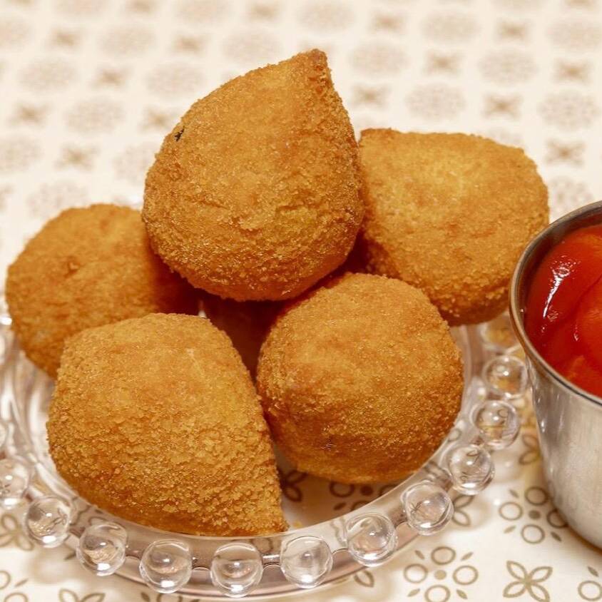 15 un de coxinha de frango (20g cada)