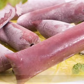 Geladinho Caseiro produzido artesanalmente com açaí + banana + leite condensado. Não contém adição de amido de milho (maisena).