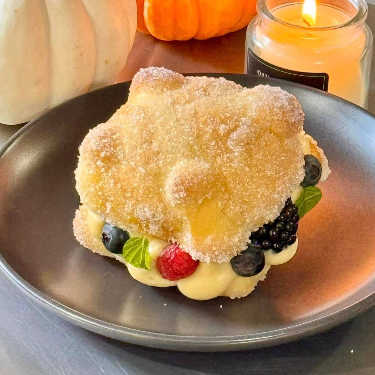 Pan Del Muerto Frutos Rojos Y Crema Pastelera