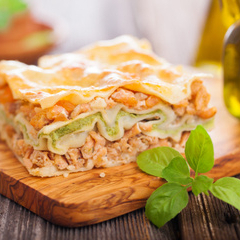 massa fresca ,molho ao suto presunto e mussarela