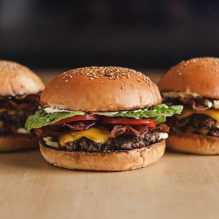 ¡Promoción! 3 Hamburguesas Medianas