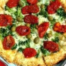 Mussarela, abobrinha, tomate, manjericão e parmesão