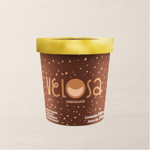 Sorvete de chocolate delicioso finalizado com o requinte de amêndoas achocolatadas.