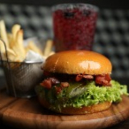 Combo Hamburguesa California + Papas