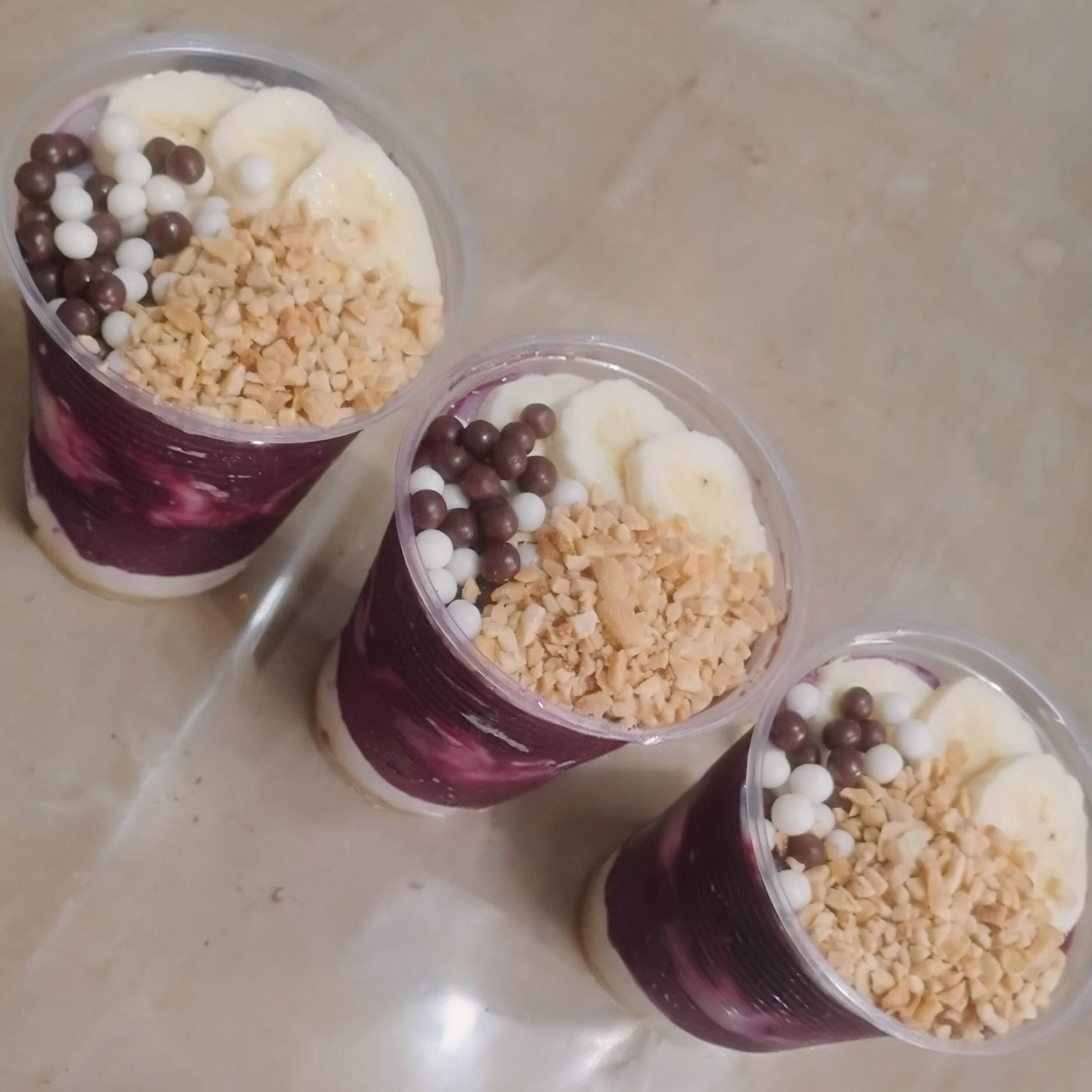 ( 3 acompanhamentos, 1 fruta, 1 cobertura)