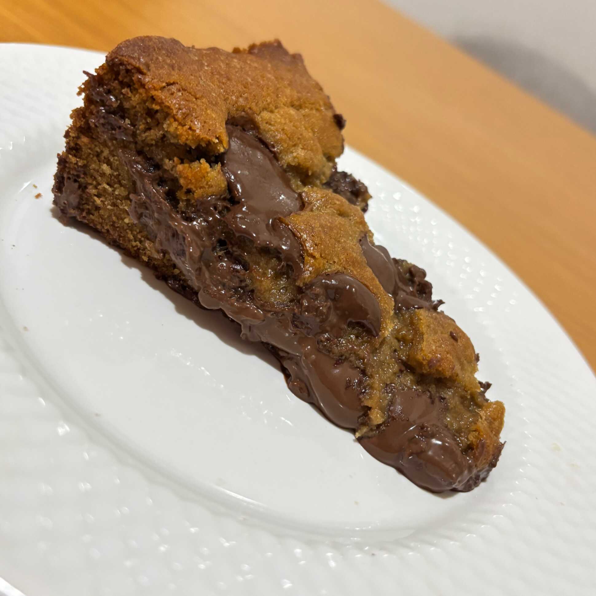 Massa cookie com gotas de chocolate nobre com recheio de Nutella delicioso
