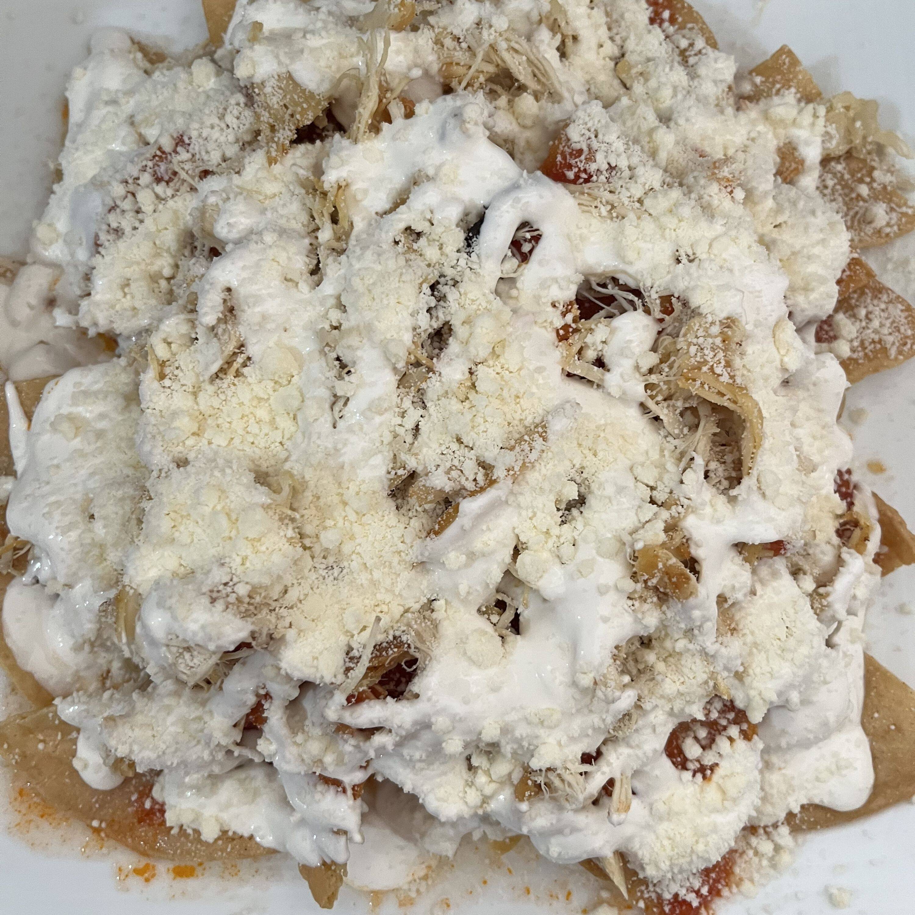 Chilaquiles Rojos con Pollo