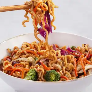 Escolha entre os yakisobas: Legumes, frango, carne, misto ou camarão.