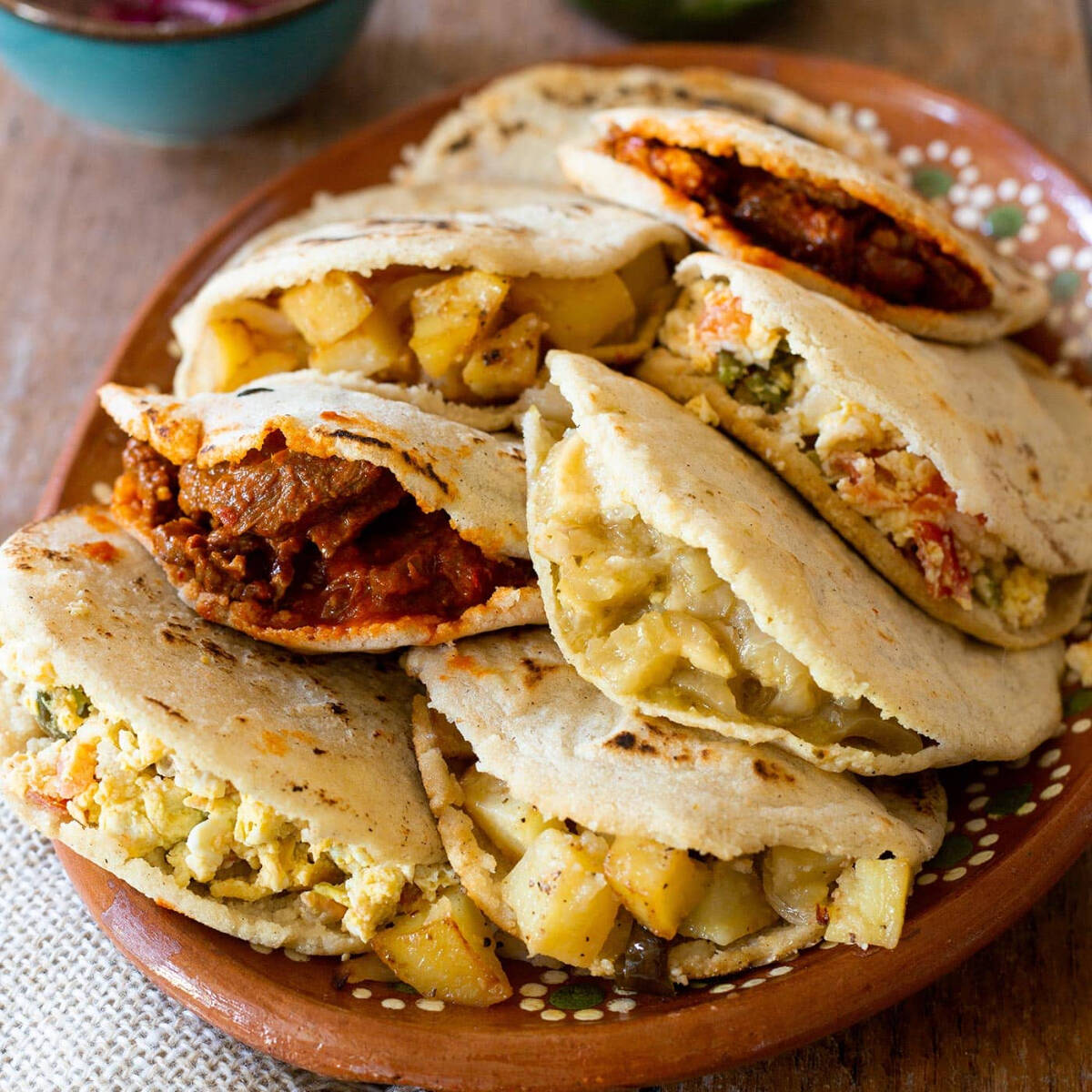 Gorditas De Tinga De Pollo