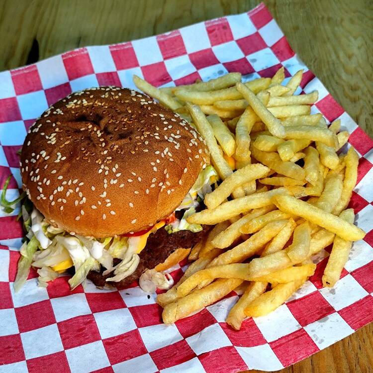 Hamburguesa Sencilla con Papas