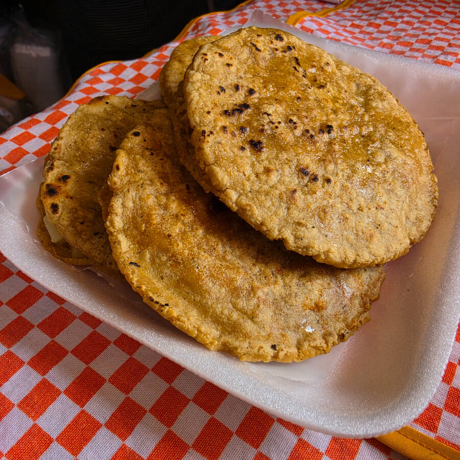 Gordita de Chicharrón Prensado.