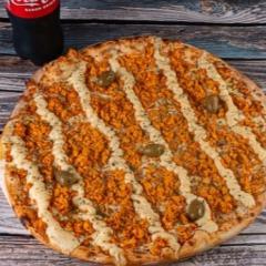 Massa especial, saboroso molho de tomate, queijo mussarela e delicioso frango desfiado e bem temperadol! Aproveite!