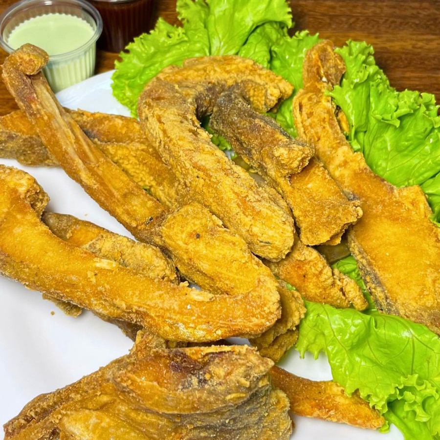 costelinha de caranha :acompanha limão e salada