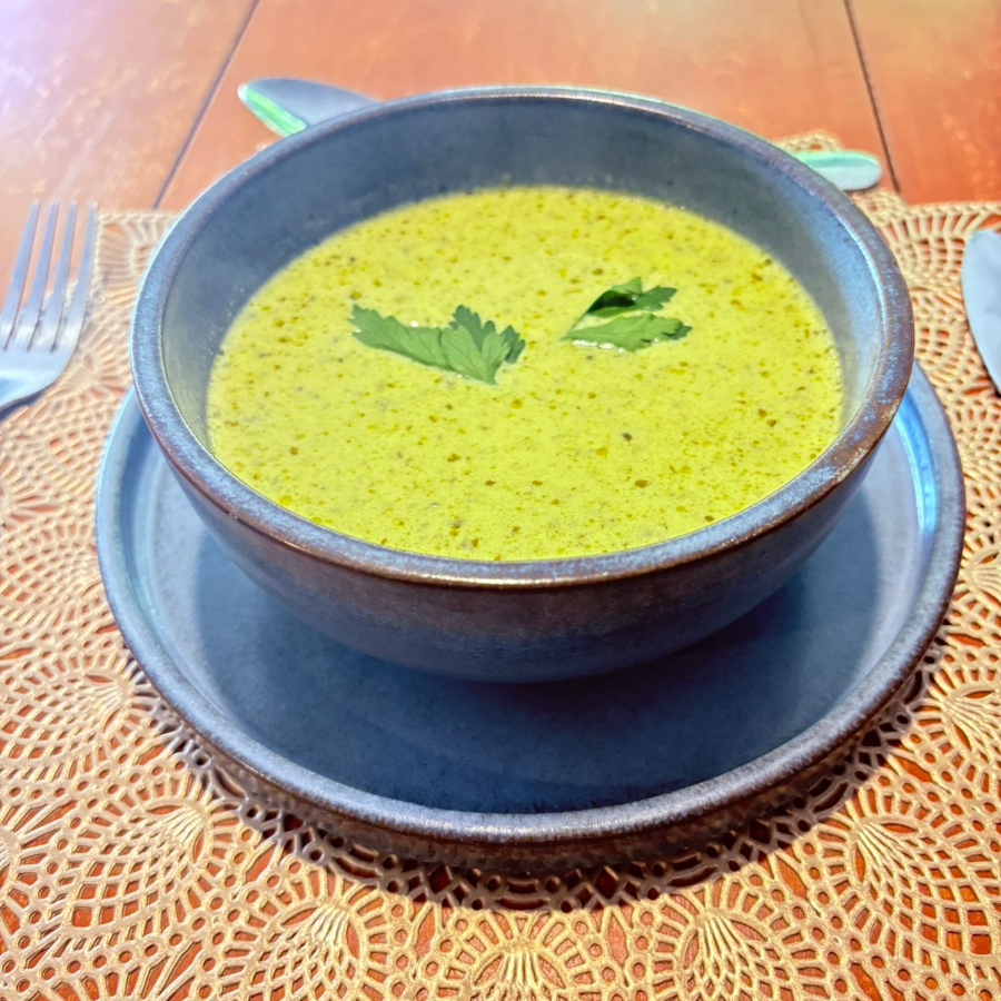 Crema de Rajas, Elote y Camarones