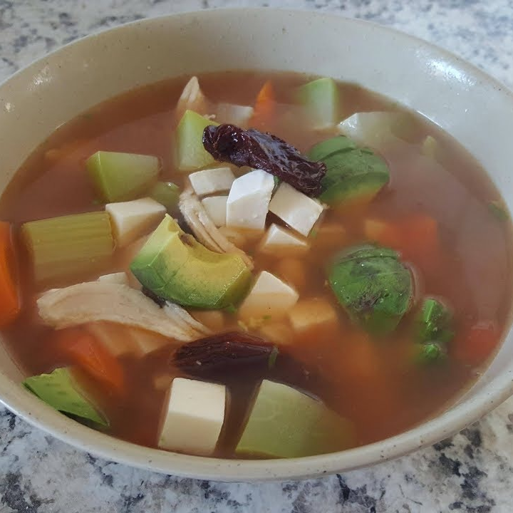 CALDO TLAPEÑO CON POLLO