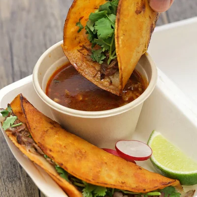 2 Quesa birria de harina + consome.