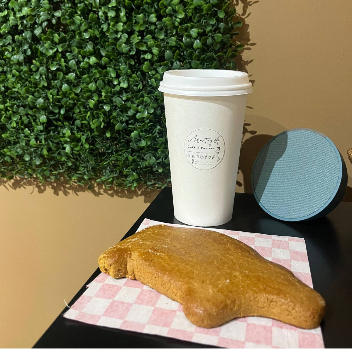 Café Americano y Pan Dulce Marranito