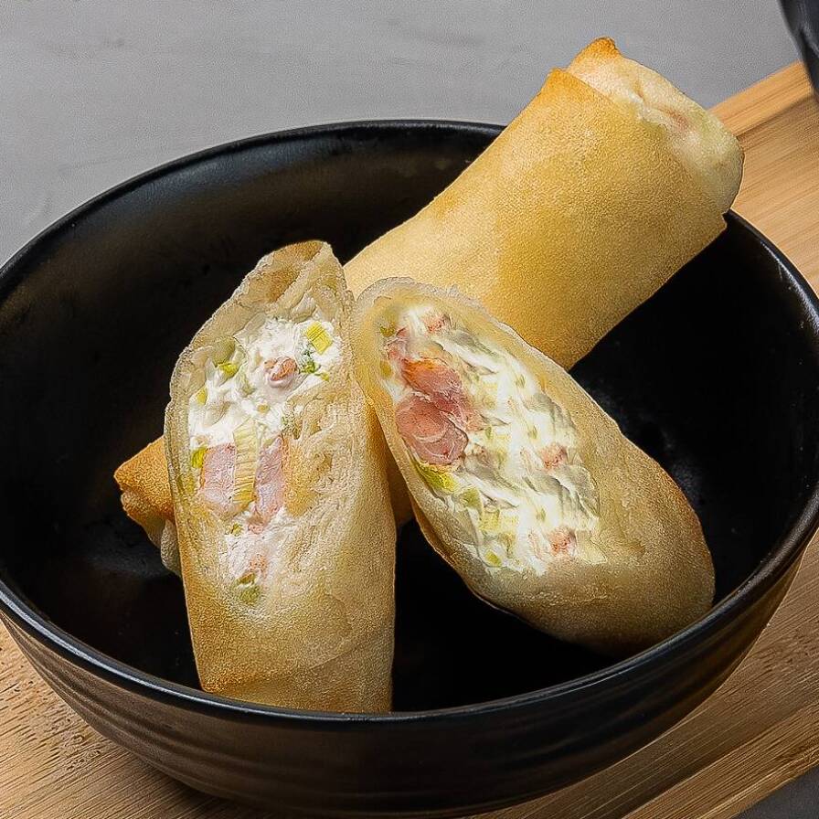 Rolinhos primavera de camarão, cream cheese e  alho-poró (2 und.)