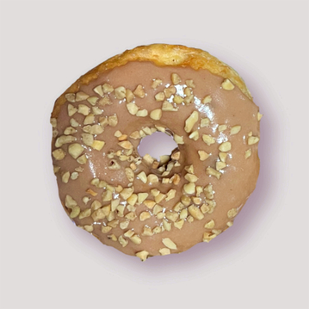 Dona Glaseada de Maple con Cacahuate