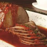 FEIJÃO, ARROZ, FAROFA, MACARRÃO E BATATA FRITA. SALADA: BETERRABA