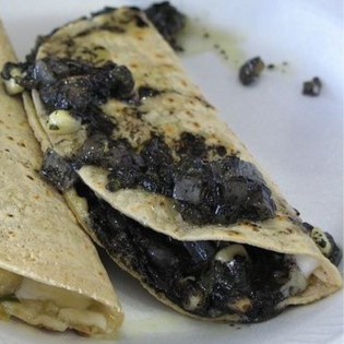 QUESADILLA DE HUITLACOCHE
