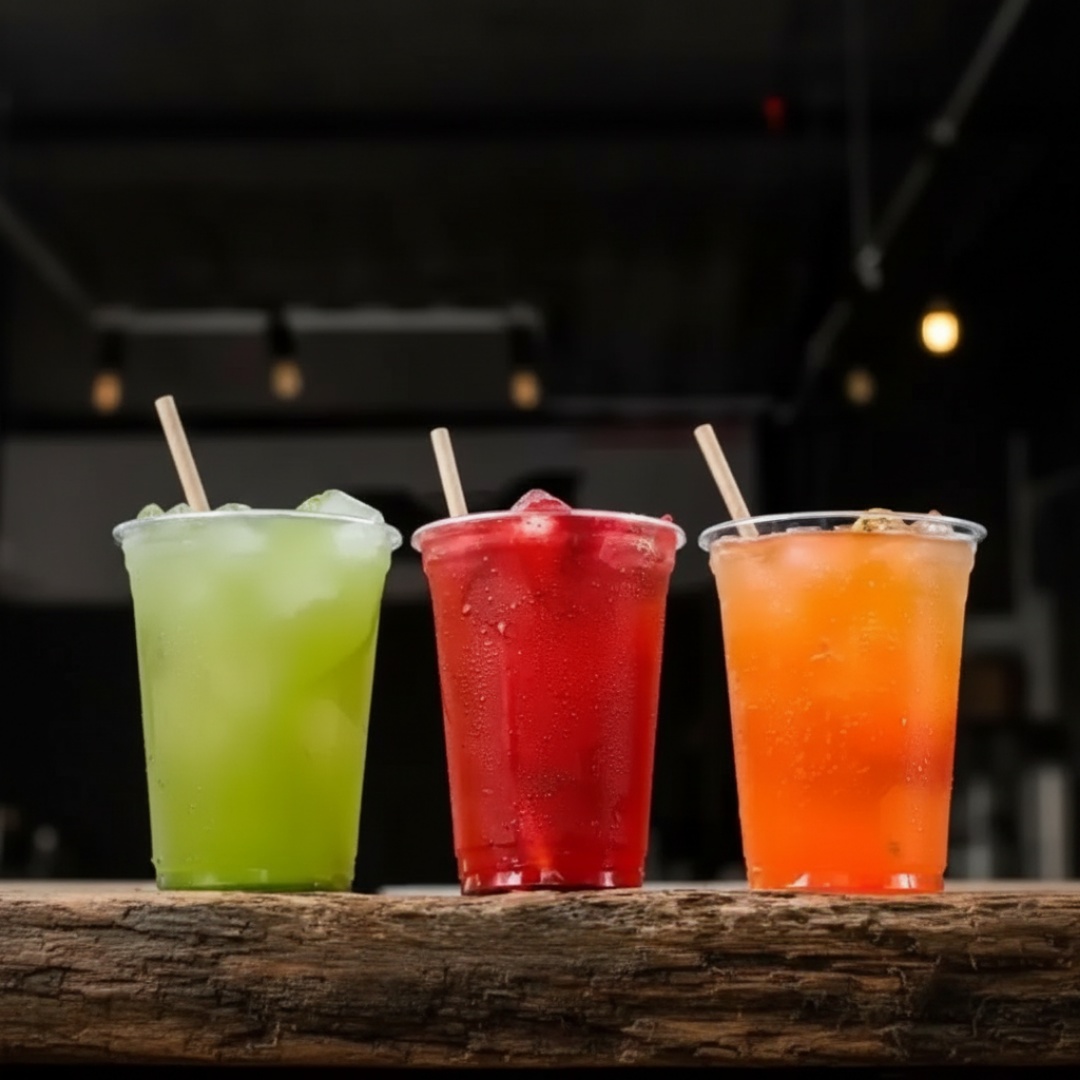 Copão de Gin Tanqueray – Seu Drink Pronto, Rápido e Premium! Quer curtir um drink de qualidade sem precisar preparar nada? A gente facilita pra você! Feito com Gin Tanqueray 100% Original – um dos gins mais premiados do mundo ️ Acompanha gelo saborizado pra dar aquele toque especial Com energético incluso pra manter o ritmo da festa Doses equilibradas, no ponto certo Copo grande de 770 ml + garrafinha de 500 ml com a bebida pronta Embalagem pensada pra não vazar na entrega – chegou, abriu, tomou! Ideal pra rolês, festas, praia, esquenta ou até pra revenda! Não precisa misturar nada, nem comprar nada extra. É só pedir e aproveitar um drink top com zero esforço.