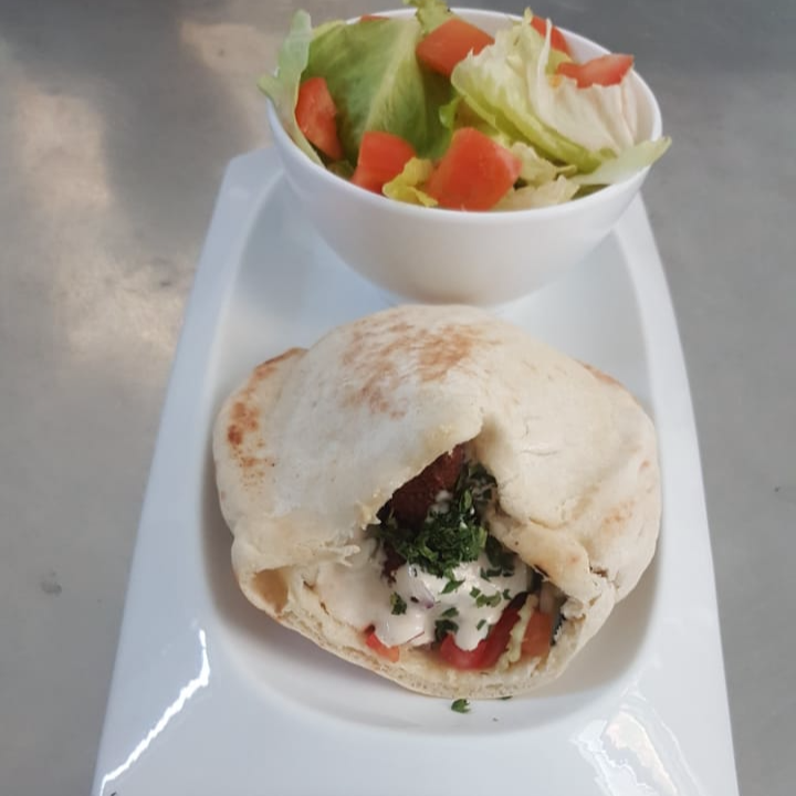 Pita Falafel con Ensalada de La Casa