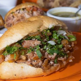 Dos torta de carnitas