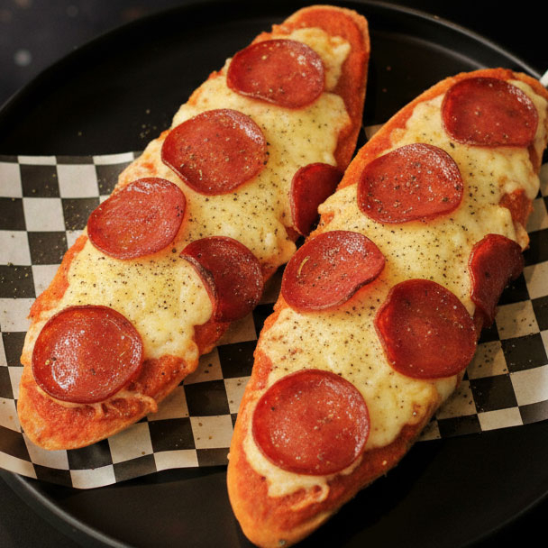 Molletes Pizzeros