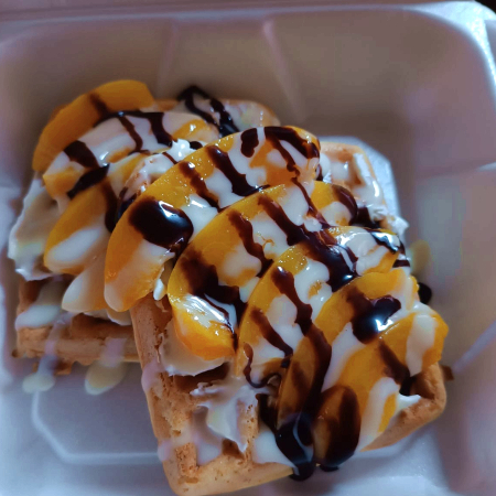 waffle de durazno con queso philadelphia